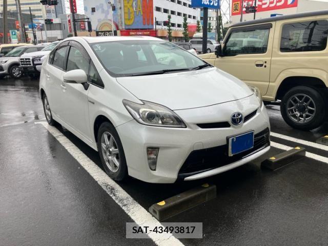 Toyota PRIUS 2015-07 7619316-1