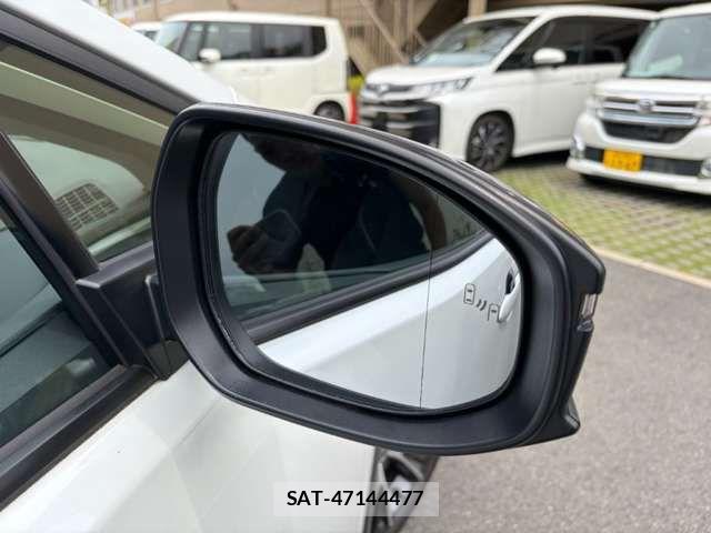 Toyota PRIUS 2023-09 7619207-7