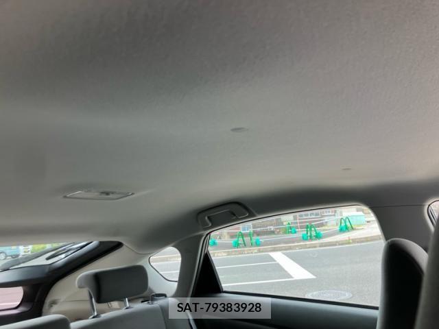 Toyota PRIUS 2011-06 7619328-11