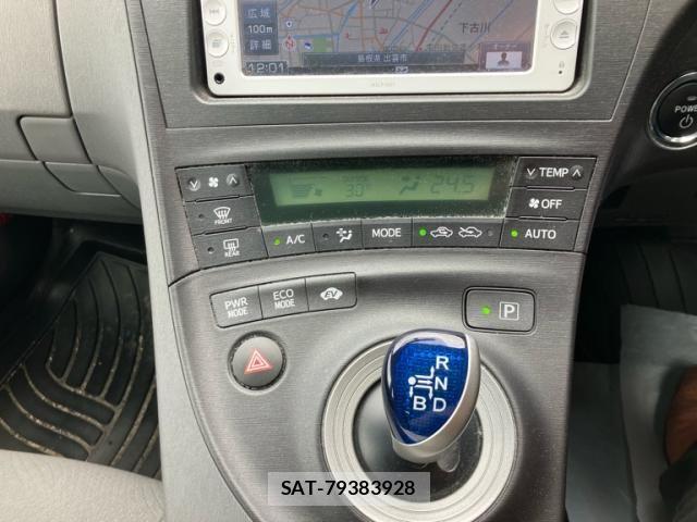 Toyota PRIUS 2011-06 7619328-15