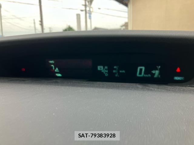Toyota PRIUS 2011-06 7619328-16
