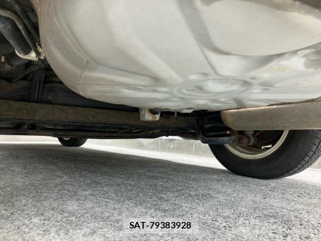 Toyota PRIUS 2011-06 7619328-20