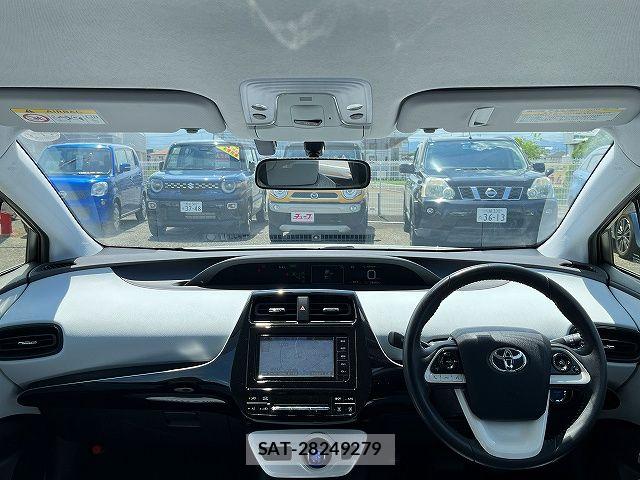 Toyota PRIUS 2016-09 7619256-1