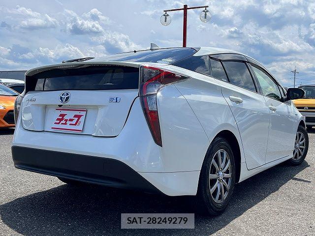 Toyota PRIUS 2016-09 7619256-2