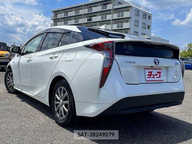 Toyota PRIUS 2016-09 7619256-8