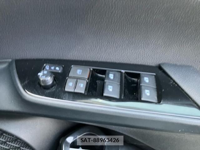Toyota PRIUS 2018-11 7619293-10