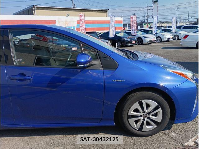Toyota PRIUS 2017-07 7619275-9