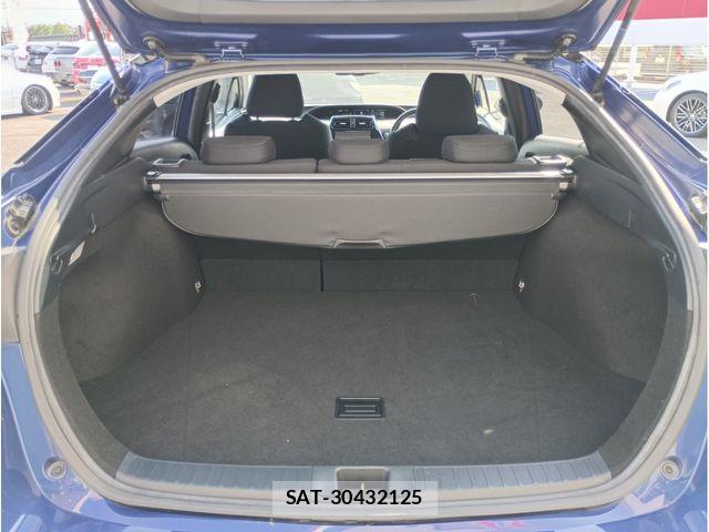 Toyota PRIUS 2017-07 7619275-16