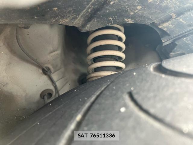 Toyota PRIUS 2010-10 7619349-12