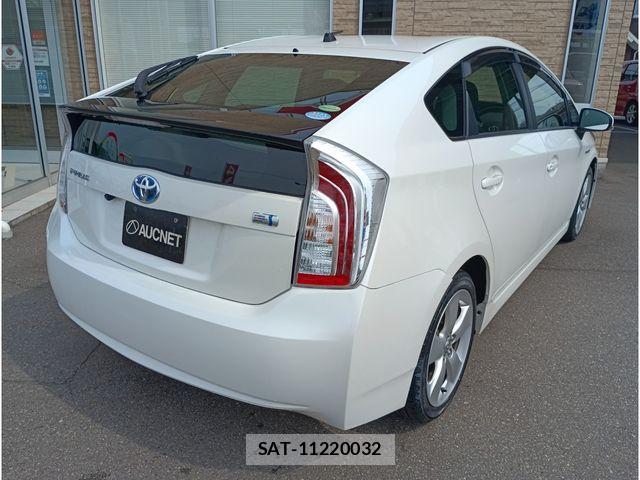 Toyota PRIUS 2012-09 7619306-1