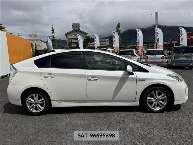 Toyota PRIUS 2014-02 7619323-11