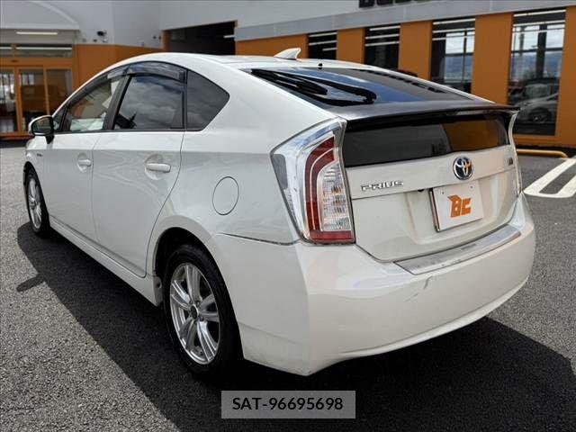 Toyota PRIUS 2014-02 7619323-12