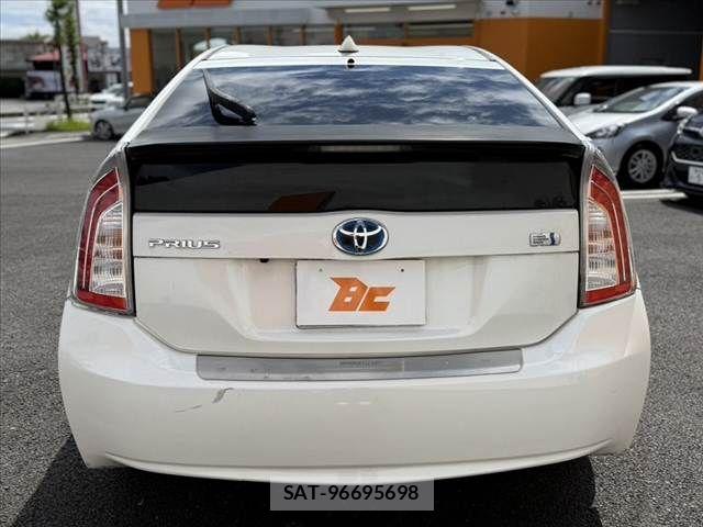 Toyota PRIUS 2014-02 7619323-13