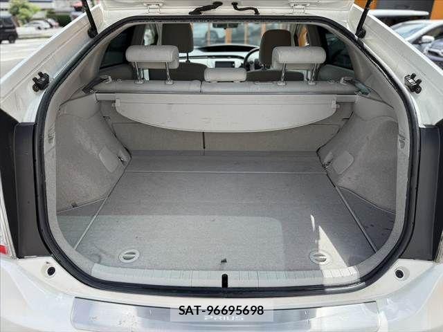 Toyota PRIUS 2014-02 7619323-18