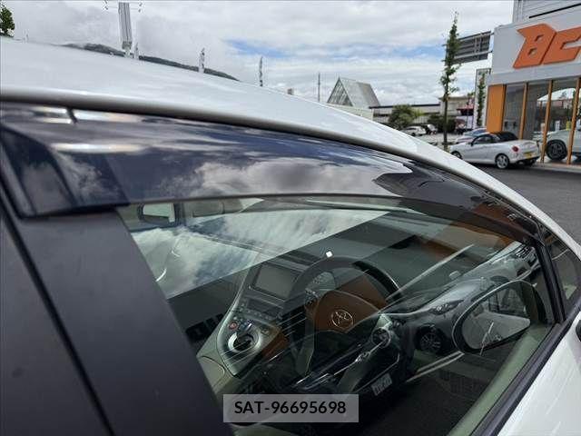 Toyota PRIUS 2014-02 7619323-29
