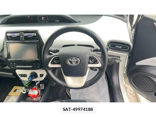 Toyota PRIUS 2017-06 7619286-16