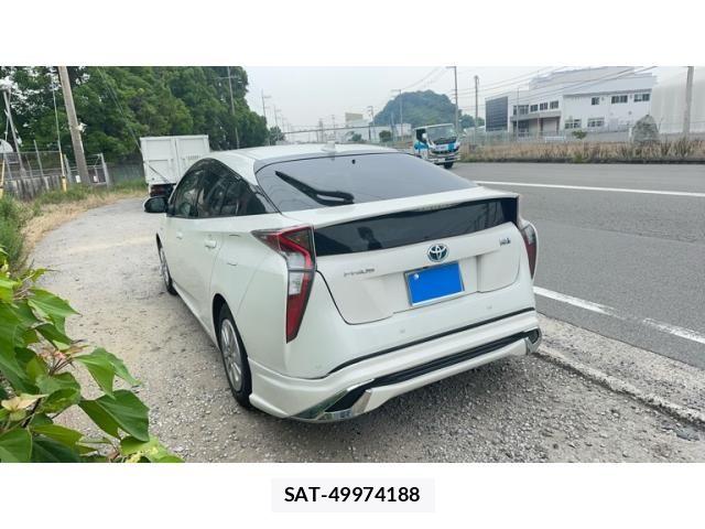 Toyota PRIUS 2017-06 7619286-6