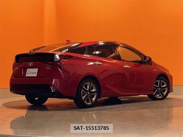 Toyota PRIUS 2019-10 7619253-10