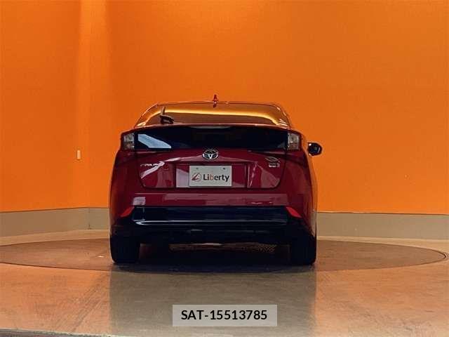 Toyota PRIUS 2019-10 7619253-11