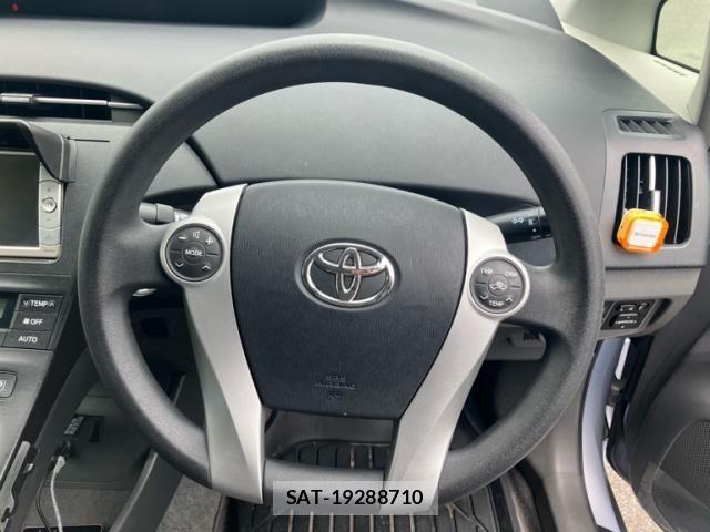 Toyota PRIUS 2010-03 7619320-17