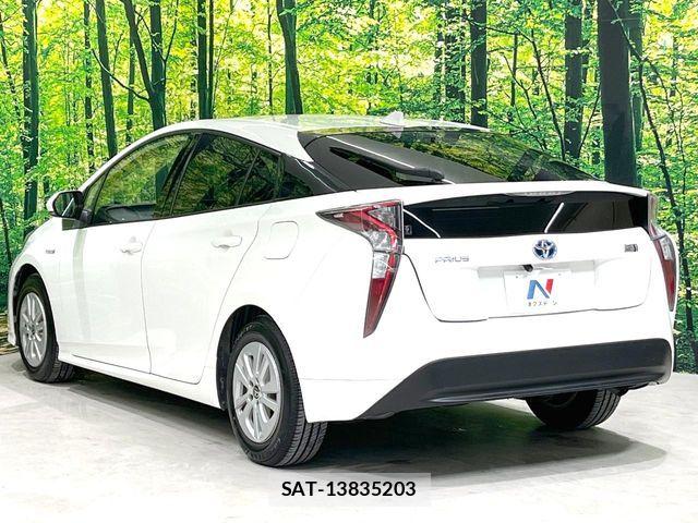 Toyota PRIUS 2016-06 7619280-16