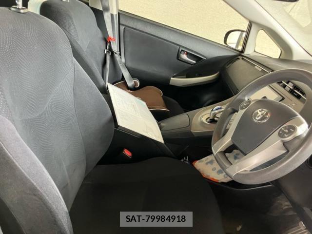 Toyota PRIUS 2014-03 7619350-16