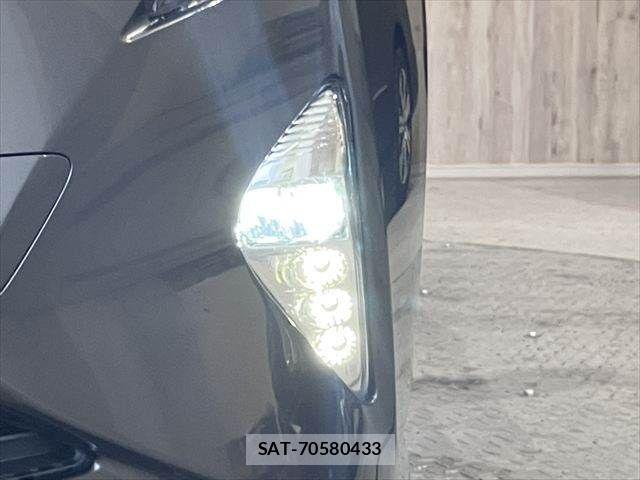 Toyota PRIUS 2016-03 7619271-10