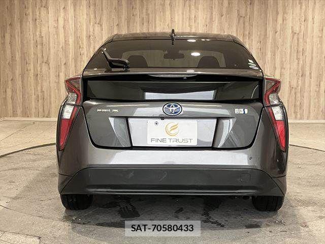 Toyota PRIUS 2016-03 7619271-17