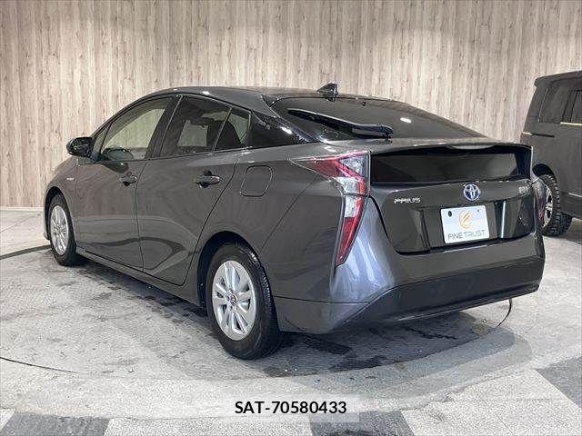 Toyota PRIUS 2016-03 7619271-18