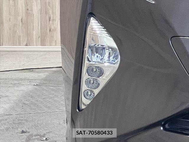 Toyota PRIUS 2016-03 7619271-25