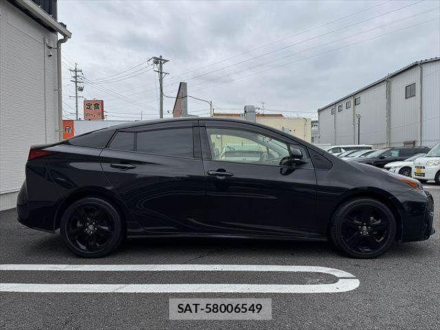 Toyota PRIUS 2022-03 7727342-13