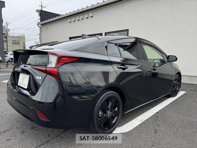 Toyota PRIUS 2022-03 7727342-14