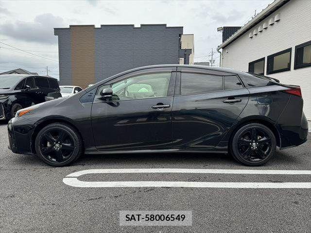 Toyota PRIUS 2022-03 7727342-17
