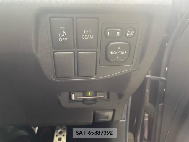 Toyota PRIUS 2012-07 7878879-15