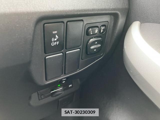 Toyota PRIUS 2012-06 7878892-19