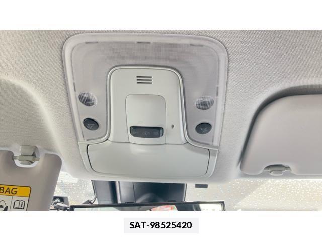 Toyota PRIUS 2017-03 7878858-15