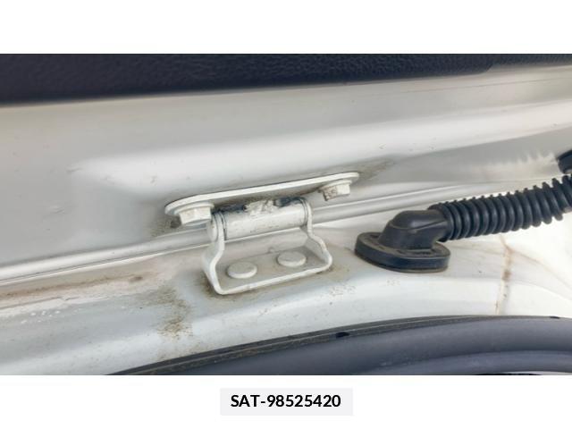 Toyota PRIUS 2017-03 7878858-19