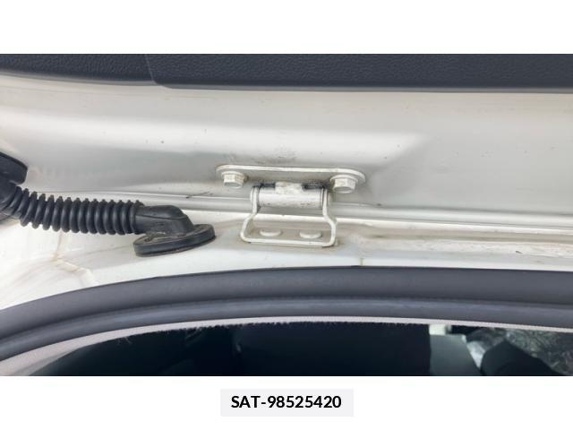 Toyota PRIUS 2017-03 7878858-20