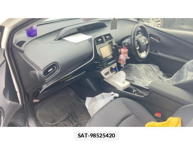 Toyota PRIUS 2017-03 7878858-25