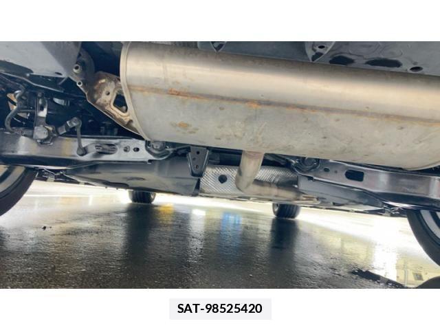 Toyota PRIUS 2017-03 7878858-29