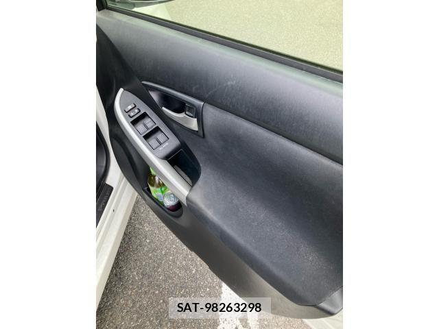 Toyota PRIUS 2012-04 7878942-11