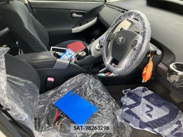 Toyota PRIUS 2012-04 7878942-12