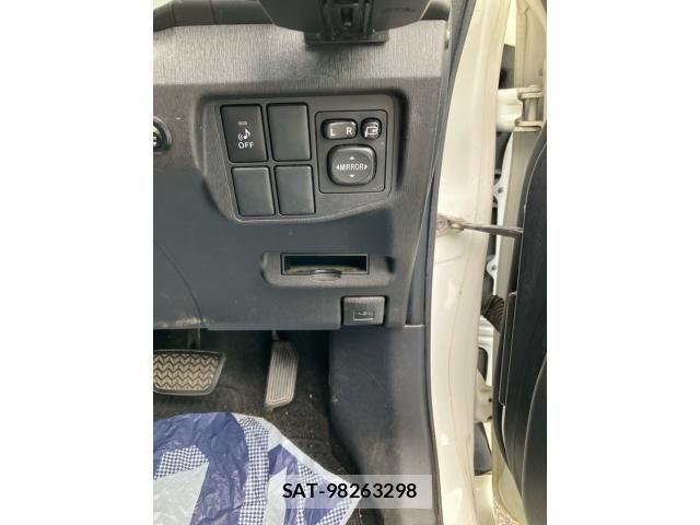 Toyota PRIUS 2012-04 7878942-15