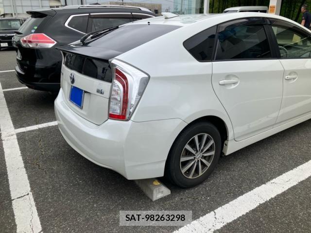 Toyota PRIUS 2012-04 7878942-1