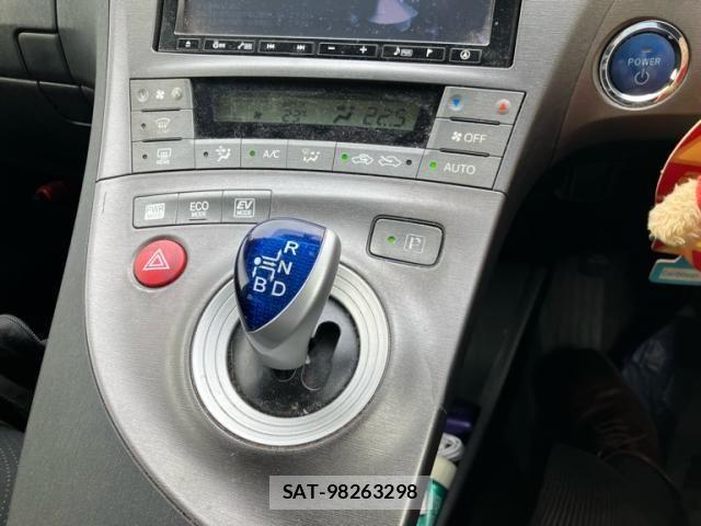 Toyota PRIUS 2012-04 7878942-23