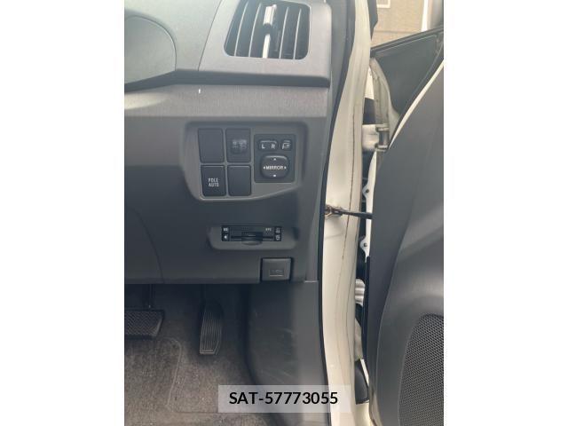 Toyota PRIUS 2011-07 7878932-17
