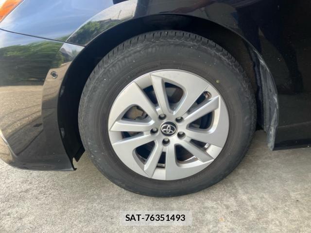 Toyota PRIUS 2018-03 7878867-6