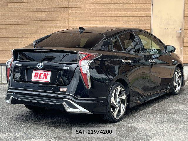 Toyota PRIUS 2018-10 7878831-2