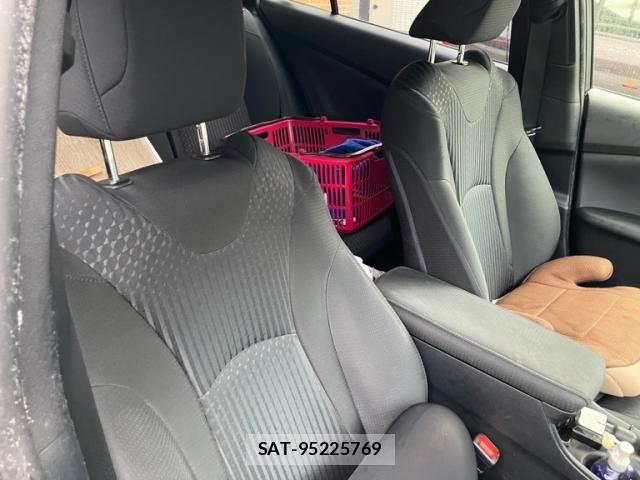 Toyota PRIUS 2016-09 7878877-12