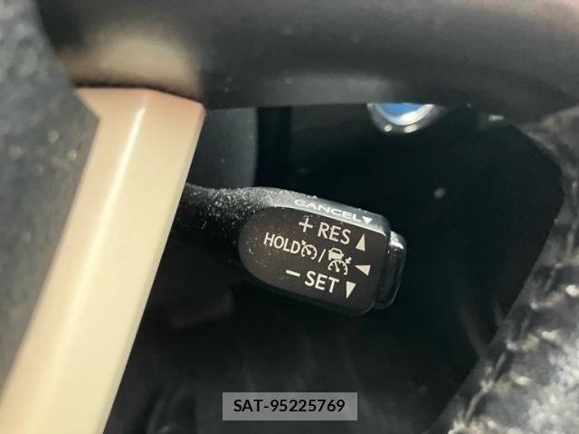 Toyota PRIUS 2016-09 7878877-16